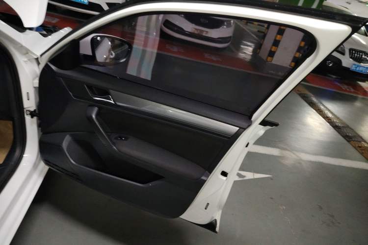 Used Volkswagen Bora 2016 1.6L Automatic Fashion Model
