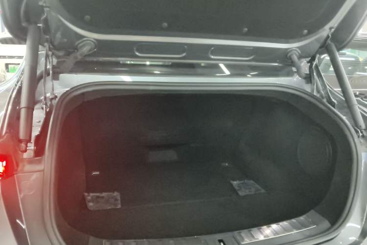 Used  11 2024 730 Luxury Edition with Three Lasers and Rear-Wheel Drive
