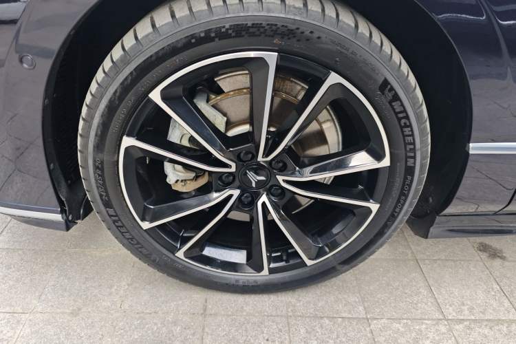 Used VOYAH PASSION 2024 PHEV Four-Wheel Drive Ultra-Long Range Flagship Model
