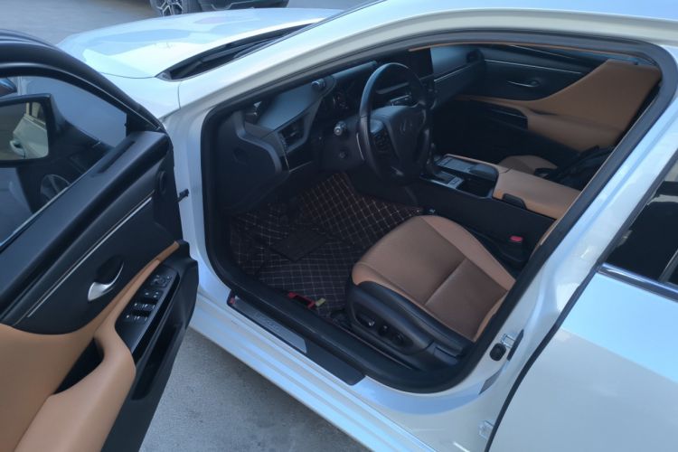 Used Lexus ES 2021 200 Excellence Edition
