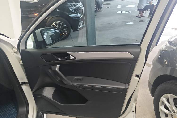 Used Volkswagen Tiguan L 2018 330TSI Automatic Two-Wheel Drive Luxury Edition
