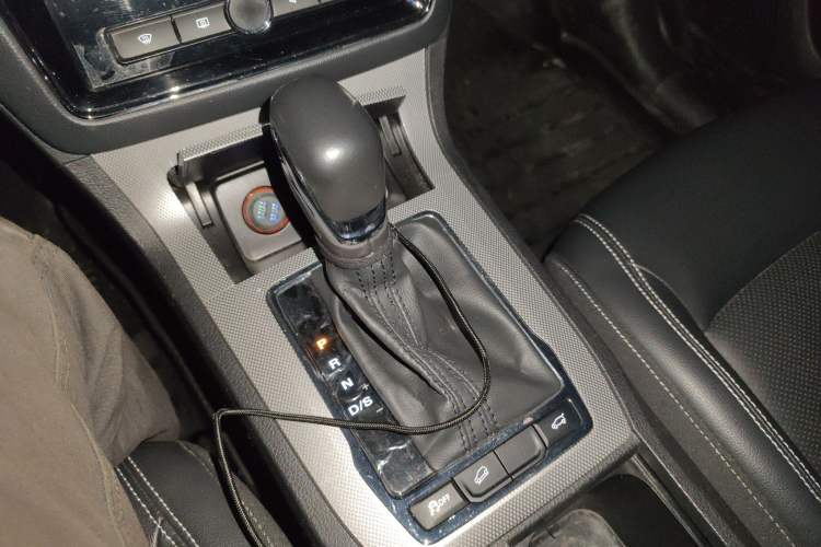 Used Roewe RX5 2018 20T Two-Wheel Drive Automatic Internet Smart Edition
