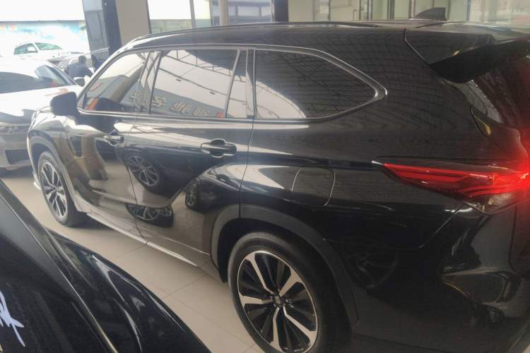 Used Toyota Crown Land Cruiser 2021 2.5L HEV Four-Wheel Drive Flagship Edition
