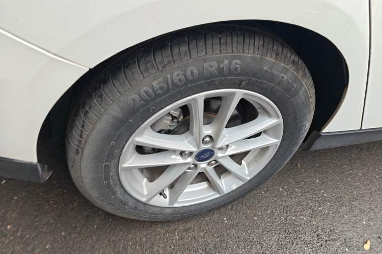 Used Ford Focus 2018 Hatchback Classic 1.6L Automatic Trendy SmartDrive Edition
