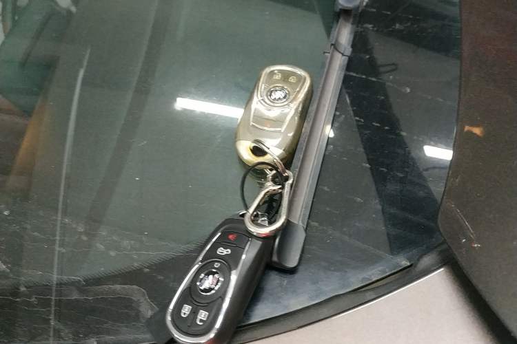 Used Buick GL8 2023 Land Executive Class Smart Enjoyment Model
