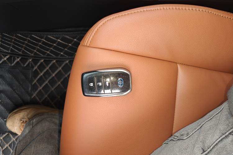 Used Toyota Levin 2017 Revised Dual-Engine 1.8H GS E-CVT Elite Sunroof Version China V Standard