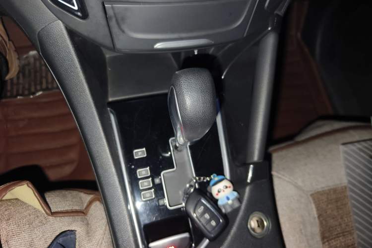 Used Dongfeng Aeolus AX7 2015 2.0L Automatic Zhiyi Trim