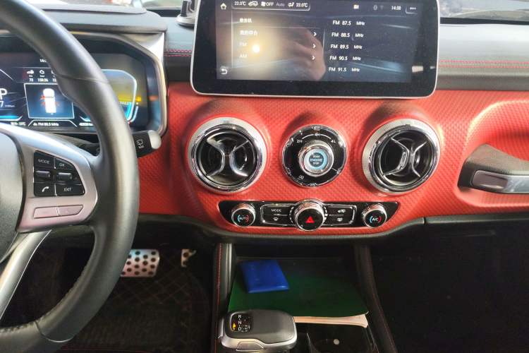 Used  BJ40 2020 2.0T Automatic Four-Wheel Drive Urban Hunter Edition Chivalrous Type