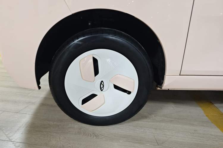 Used Chery QQ Ice Cream 2022 120km Conical Shape Lithium Iron Phosphate