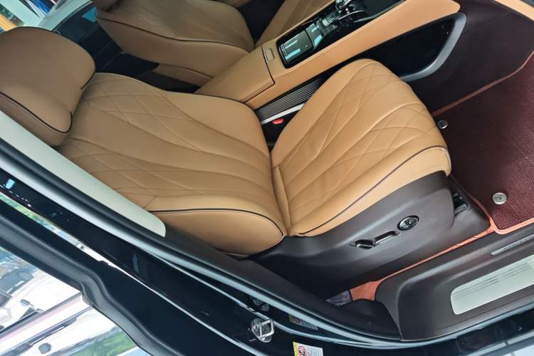 Used Denza D9 2024 DM-i 980 Four-Wheel Drive Prestige Model
