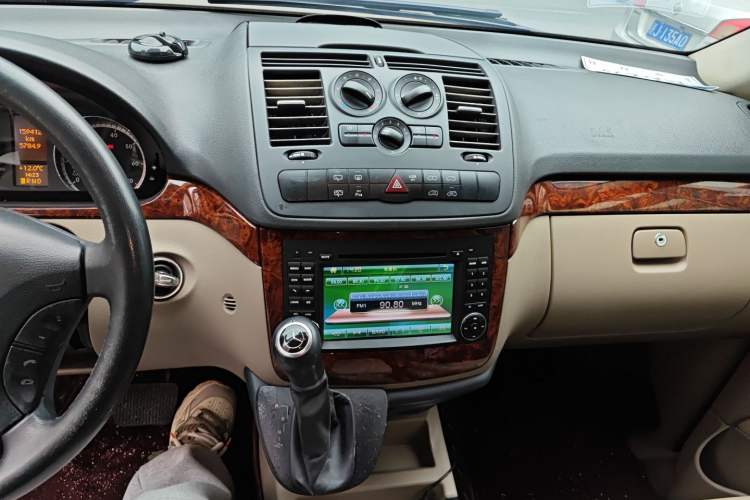 Used Mercedes-Benz Viano 2013 3.0L Comfort Edition
