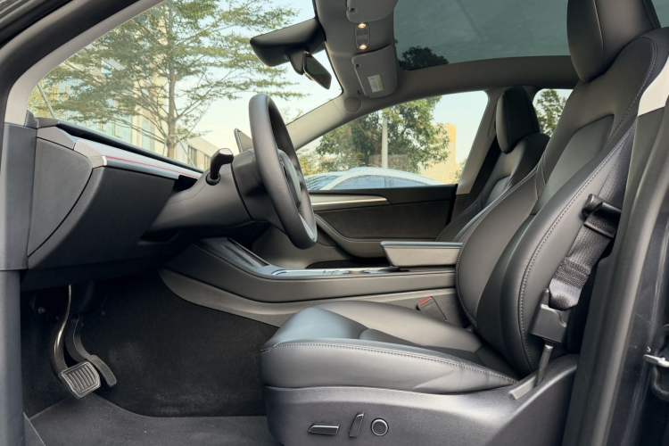 Used Tesla Model Y 2024 Long-Range All-Wheel-Drive Version