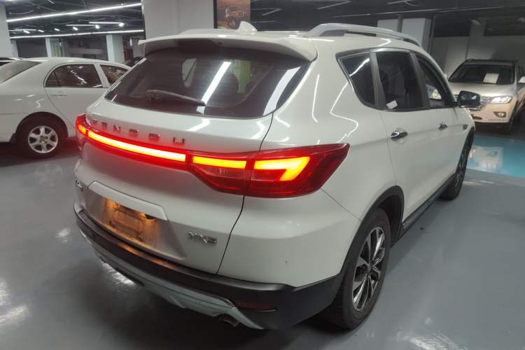 Used Dongfeng Fengdu MX5 2016 1.4T Manual Luxury Edition
