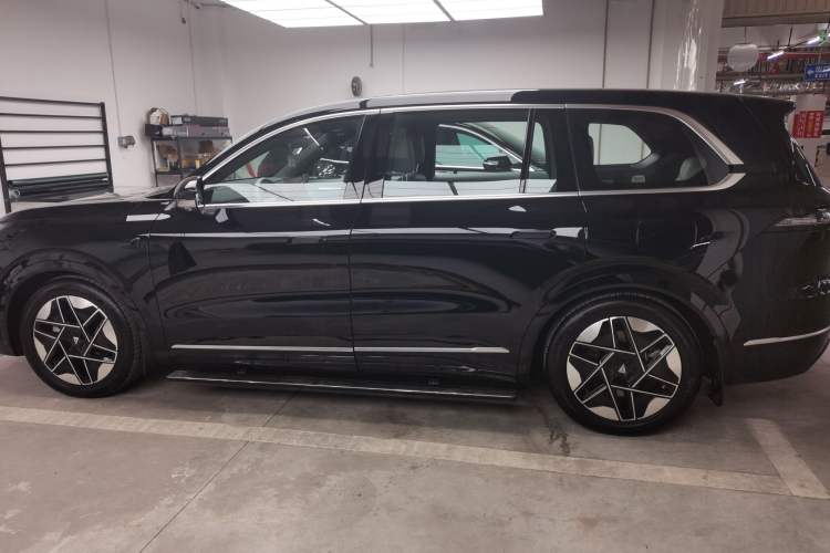 Used  S09 2025 Rear-Drive Ultra
