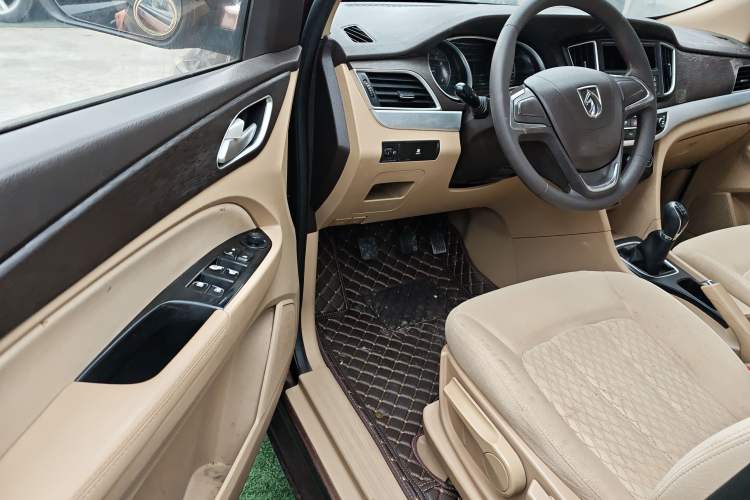 Used Baojun 730 2016 Revised 1.5L Manual Standard Version 7 Seats China V Emission Standard
