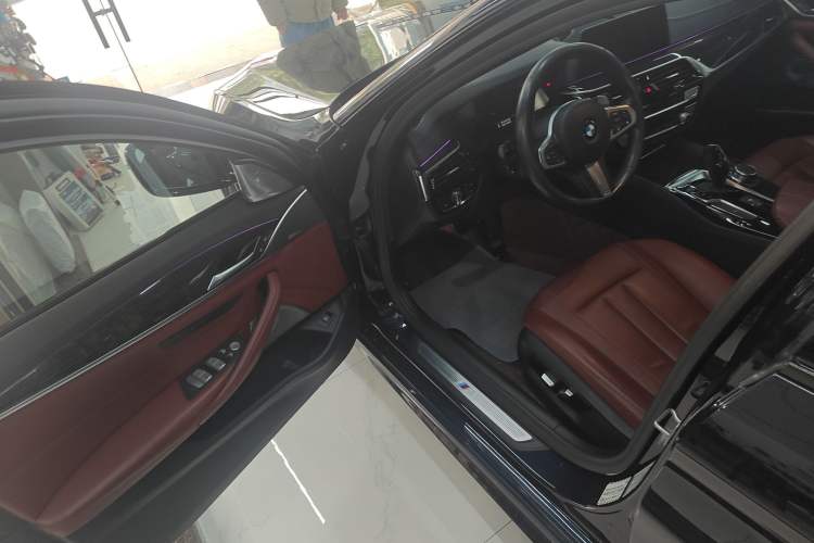 Used BMW 5 Series 2019 Facelifted 530Li Leading Edition M Sport Package
