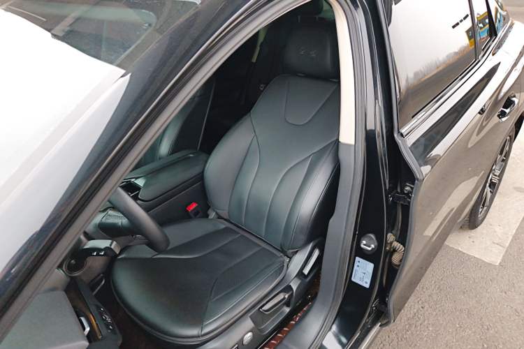 Used Hongqi E-QM5 2023 Base Travel Edition
