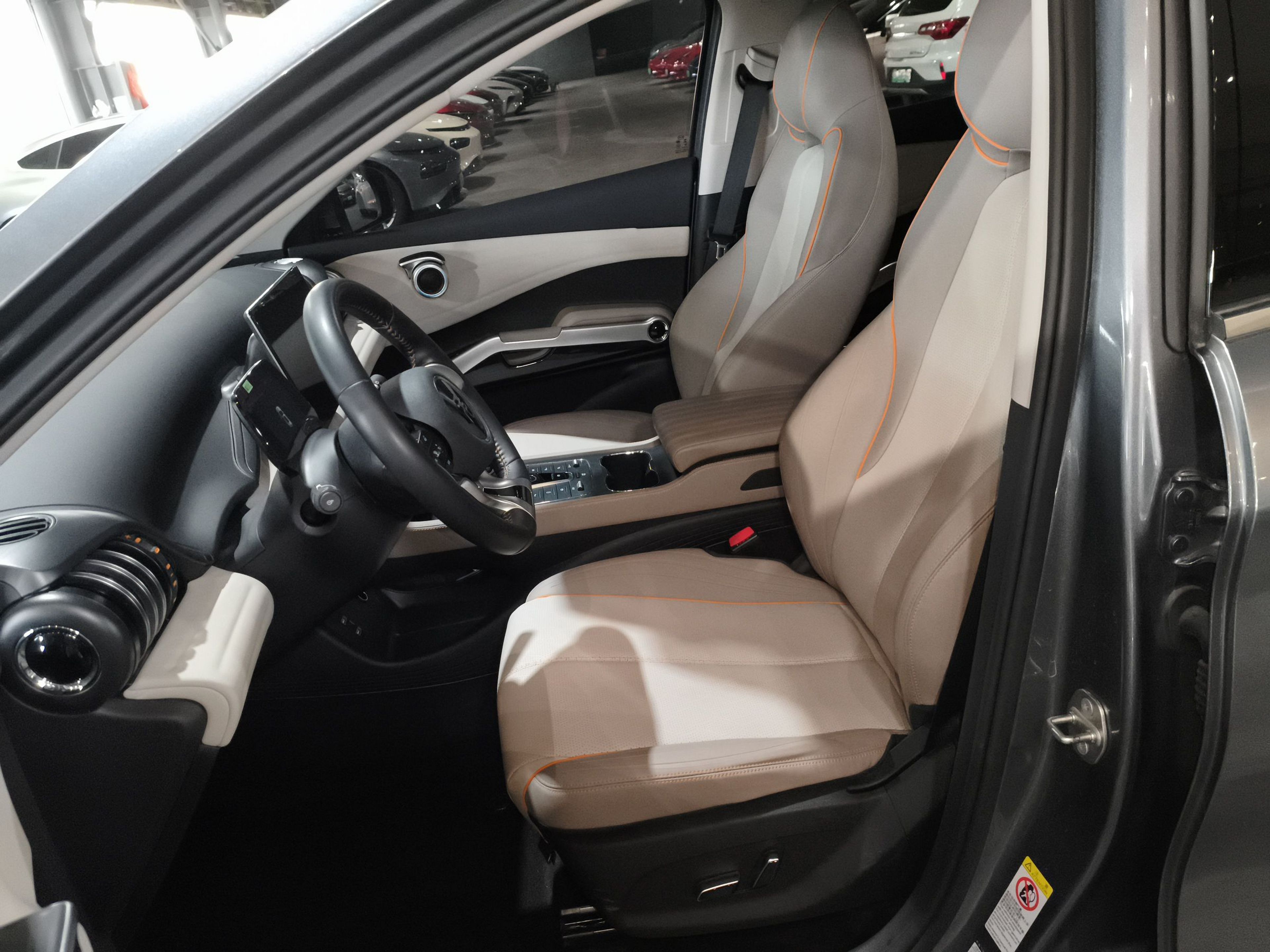 Переднее сиденье в автомобиле