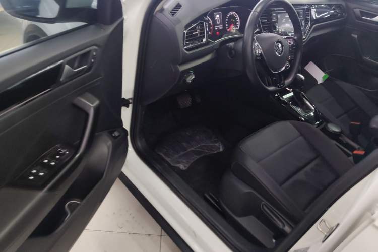 Used Volkswagen T-ROC 2018 280TSI DSG Two-Wheel-Drive Comfort Version China V Standard