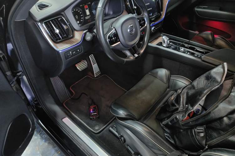 Used Volvo XC60 New Energy 2019 T8 E-Drive Hybrid Intelligent Luxury Sport Edition China V Standard