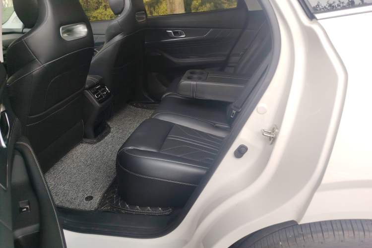 Used Changan UNI-K 2024 2.0T Two-Wheel Drive YueShang Trim
