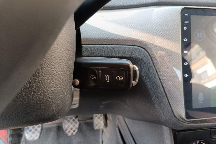 Used Volkswagen Lavida 2017 1.6L Manual Fashion Edition
