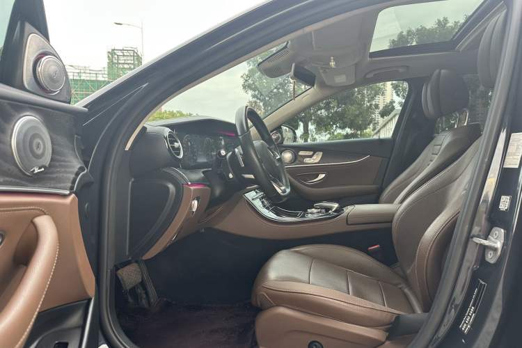 Used Mercedes-Benz E-Class 2016 E 300 L Sporty and Stylish Model
