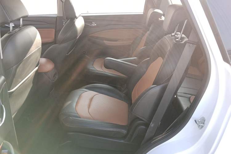 Used Wuling Hongguang S3 2019 1.5L Manual Luxury Model China VI Standard
