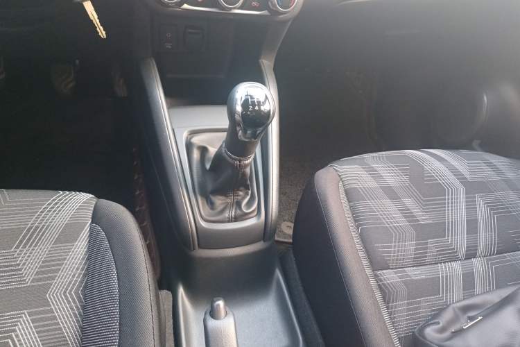 Used Nissan Kicks 2017 1.5L Manual Cool Dynamic Edition
