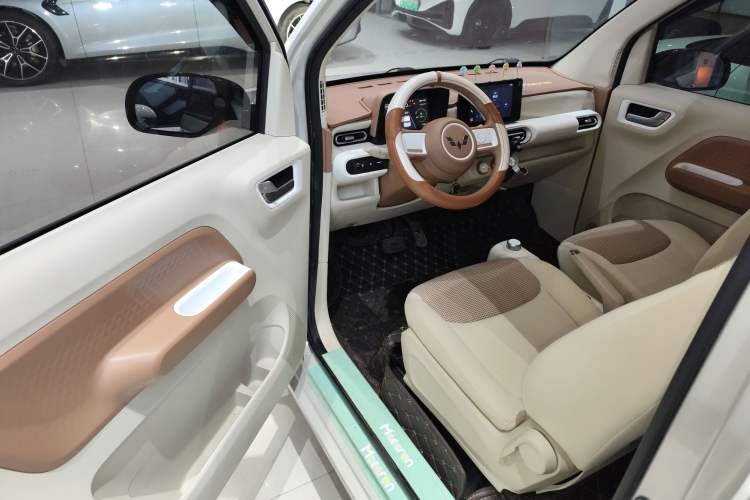 Used Wuling Hongguang MINIEV 2024 3rd Generation 215km Advanced Version
