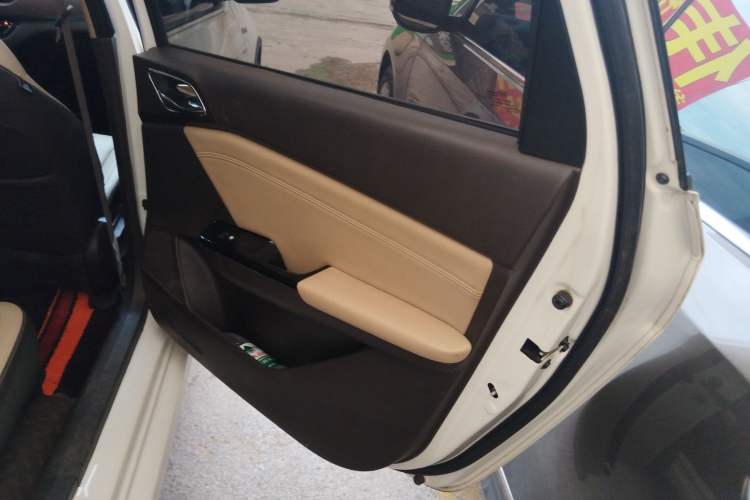 Used Baojun 310W 2017 1.5L Manual Luxury Model China V Standard
