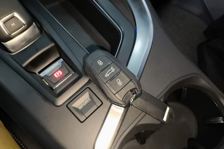 Used Peugeot 5008 2017 380THP 7-Seater Elite Edition
