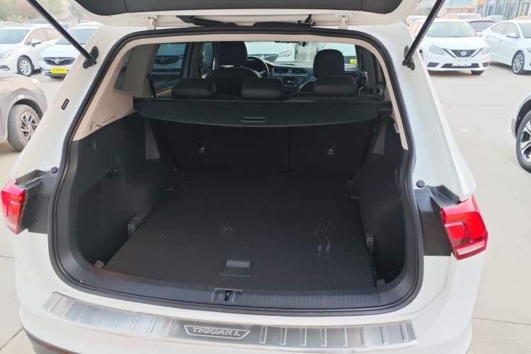 Used Volkswagen Tiguan L 2017 330TSI Automatic Two-Wheel Drive Luxury Edition
