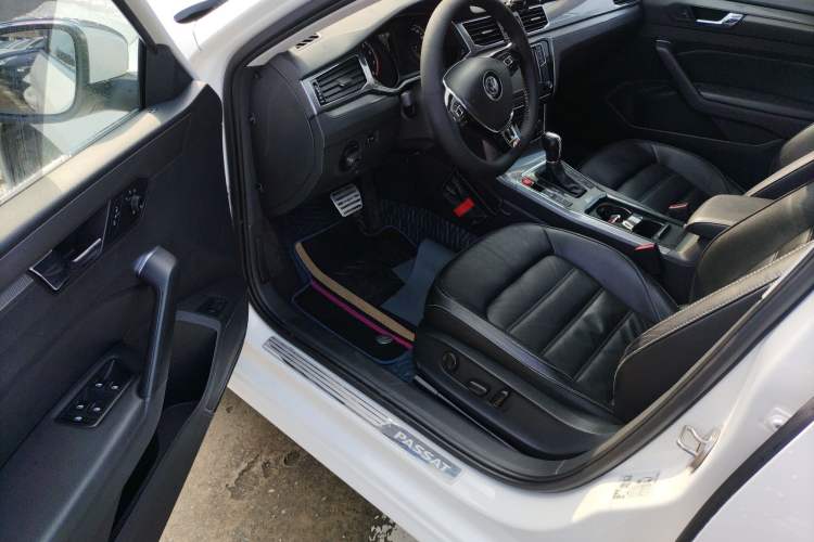 Used Volkswagen Passat 2017 330TSI DSG Luxury Edition
