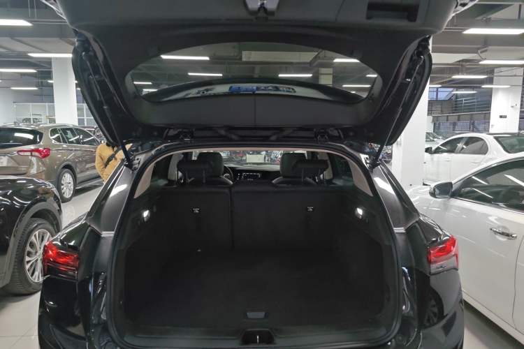 Used Buick Envision 2022 Encore S 552T Two-Wheel-Drive Luxury Model
