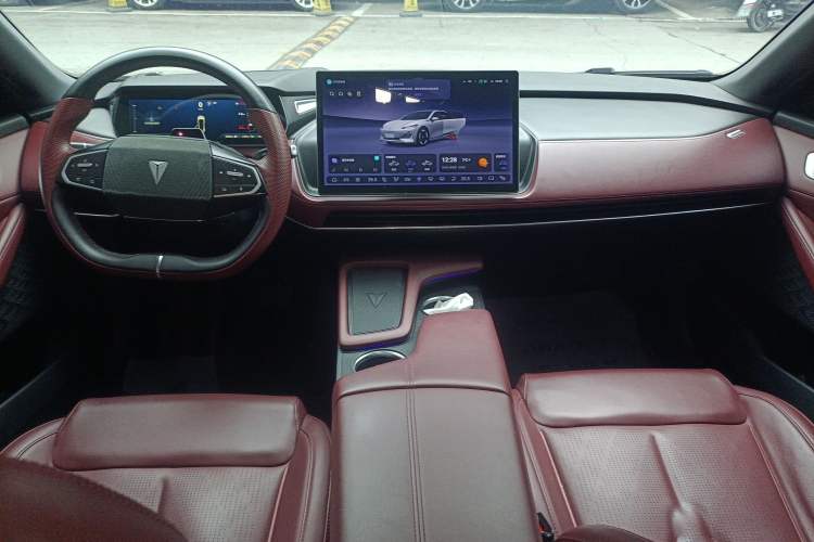 Used  SL03 2023 200Max Range-Extended Version
