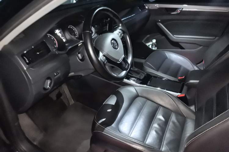 Used Volkswagen Passat 2016 330TSI DSG Luxury Edition
