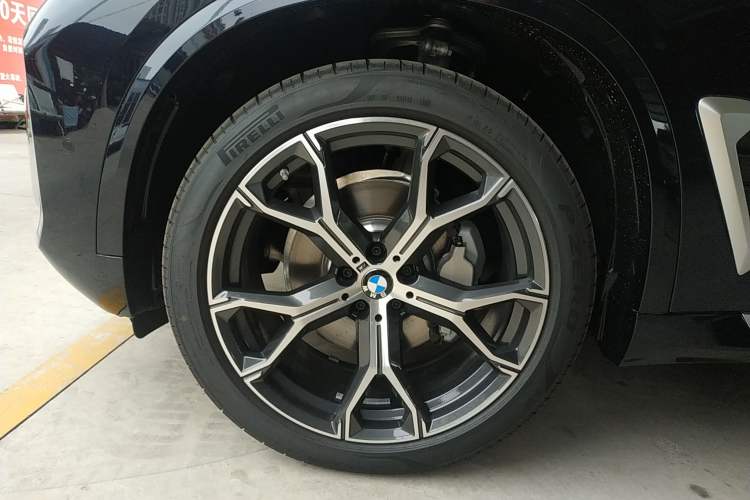 Used BMW X5 2023 xDrive 30Li Luxury M Sport Package
