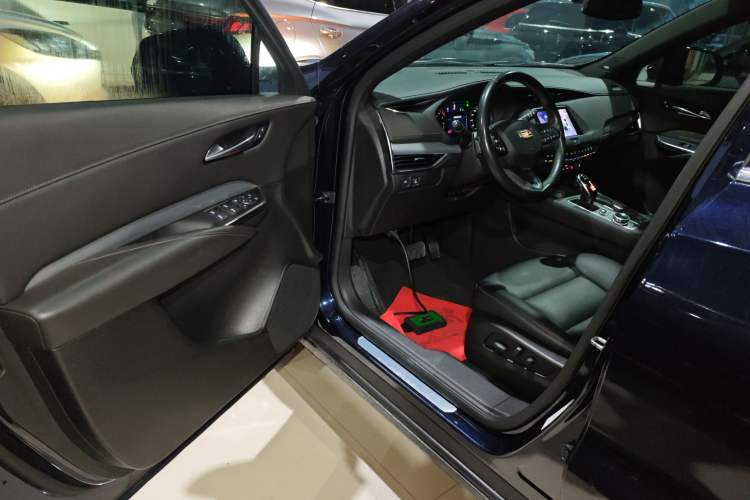 Used Cadillac XT4 2021 28T Two-Wheel Drive Leading Version