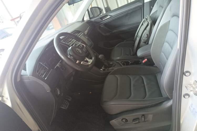 Used Volkswagen Tiguan L 2021 330TSI Automatic Two-Wheel Drive R-Line Enhanced Edition
