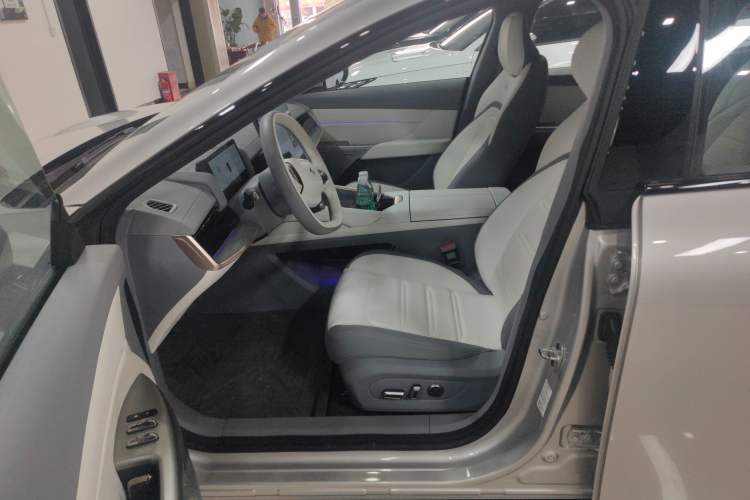 Used  eπ007 2024 540 All-Wheel Drive Pro Edition
