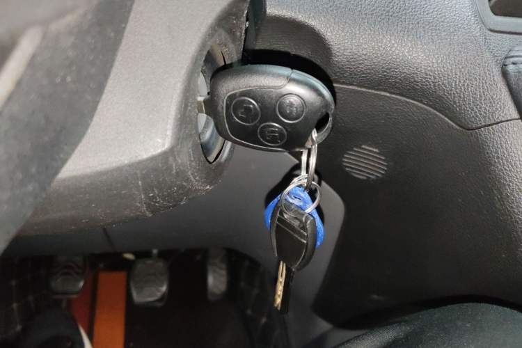 Used Ford Transit 2019 2.0T Diesel Multi-Purpose Commercial Vehicle Short Wheelbase Low Roof 6-Seater China VI Standard
