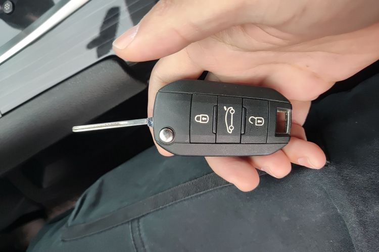 Used Peugeot 3008 2015 1.6THP Automatic Classic Edition