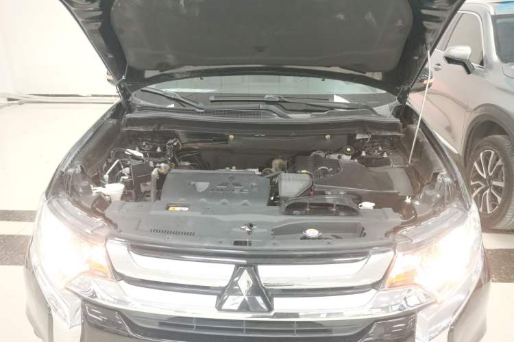 Used Mitsubishi Outlander 2018 2.0L Two-Wheel-Drive Jiale Edition 7-Seater
