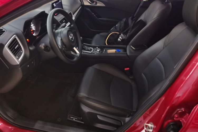 Used Mazda Mazda 3 Axela 2019 Cloud-Controlled Edition Hatchback 1.5L Automatic Luxury Model China VI Standard
