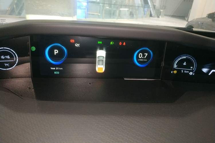 Used Changan UNI-V 2025 1.5T 500Bar Prestige Sporty Version