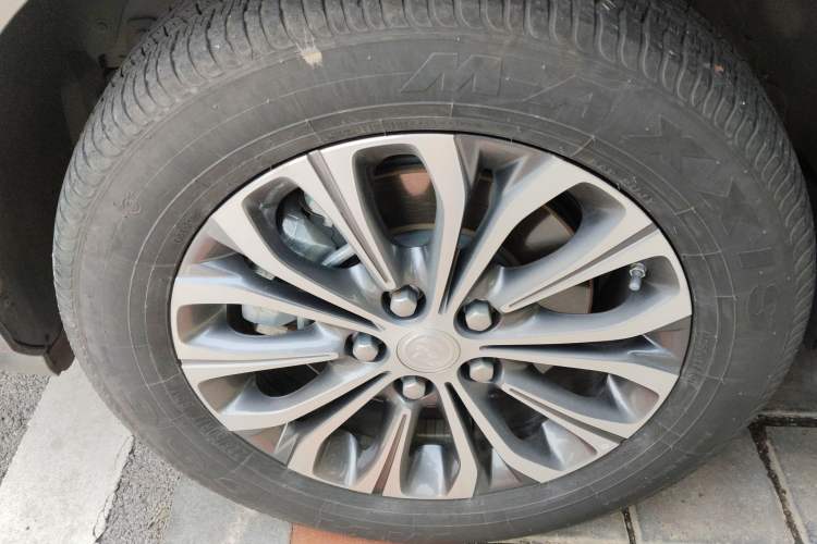 Used Buick GL8 2023 Facelifted Land Cruiser Executive Luxury Version