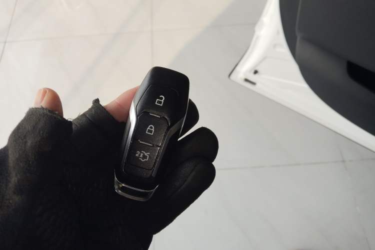 Used Ford Edge 2016 EcoBoost 245 Four-Wheel Drive Titanium 7-Seater