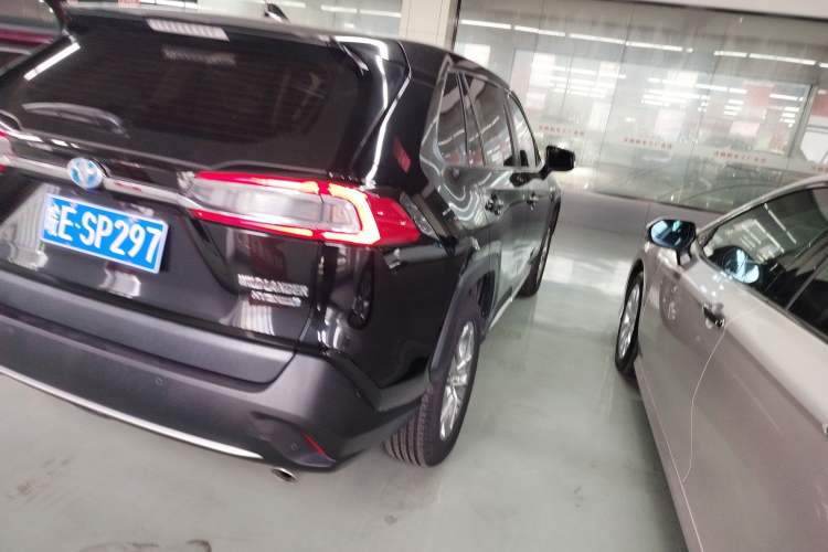 Used Toyota Wildlander 2022 Dual-Engine 2.5L E-CVT Two-Wheel Drive Luxury PLUS Edition
