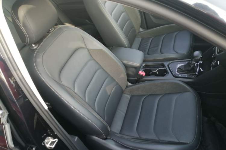 Used Volkswagen Tiguan L 2019 330TSI Automatic Two-Wheel Drive Panoramic Comfort Edition China VI Standard
